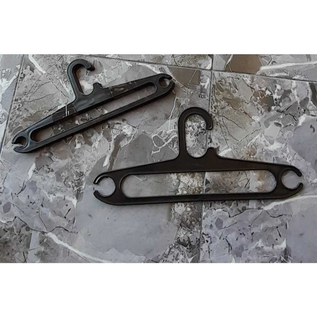 PRELOVED HANGER PLASTIK BEKAS HITAM HARGA PERLUSIN 12 PCS ATAU HANGER BAJU SECOND