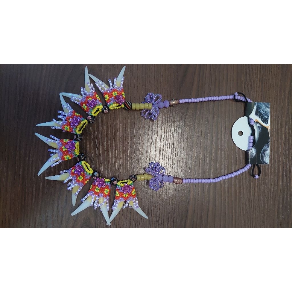 Set Kalung dan Anting Taring Khas Dayak Ungu