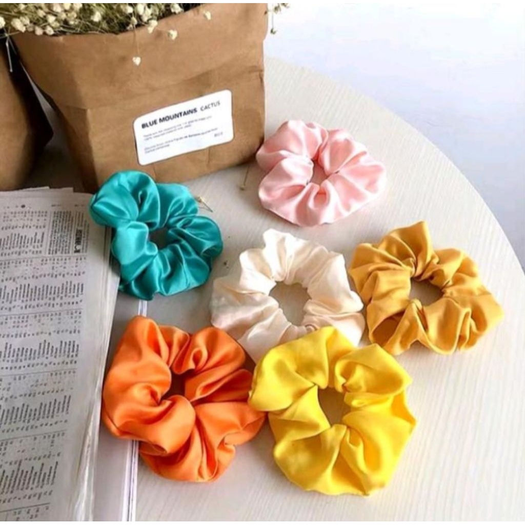 Schrunchie Polos Bahan Silky Satin Ikat Rambut Cepol Kunciran Kuncir Rambut Hijab Karet _Black, SC s