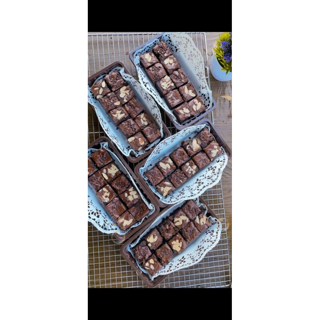 

Fudgy brownies (20×10)