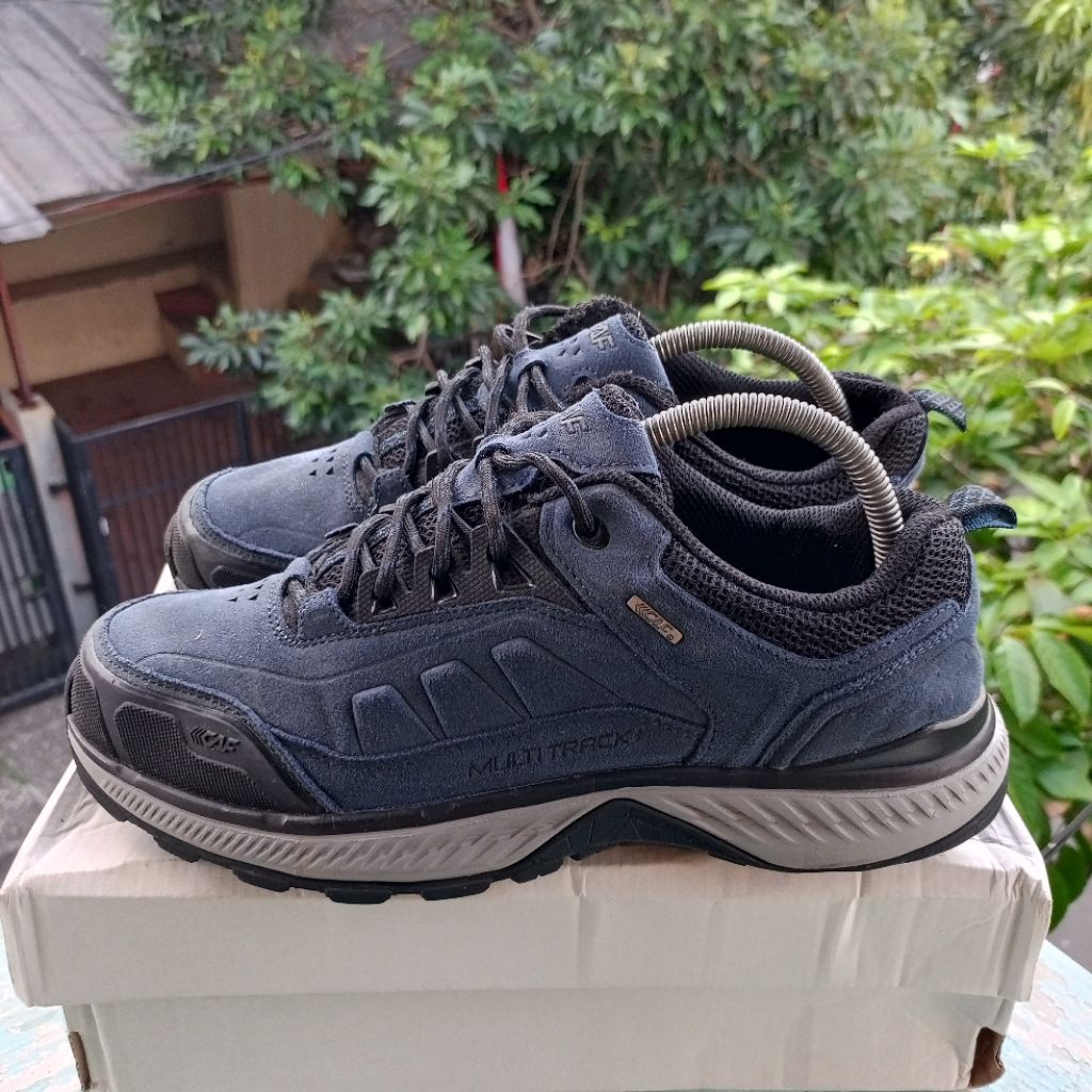 Sepatu gunung/outdoor lecaf size 42.5