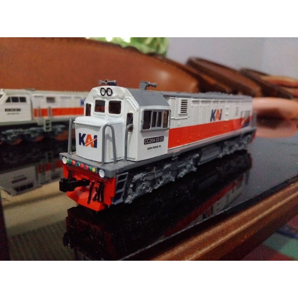 Miniatur Lokomotif CC204 skala HO