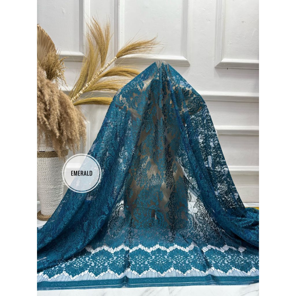 Brokat Metalik Bright Glossy sekar Ukuran 2,6 Meter (2 Baju)Rijek Halus *Grade B**