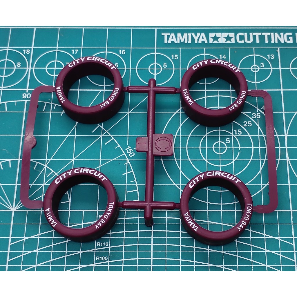 Tamiya Ban Low Friction Maroon Medium Original