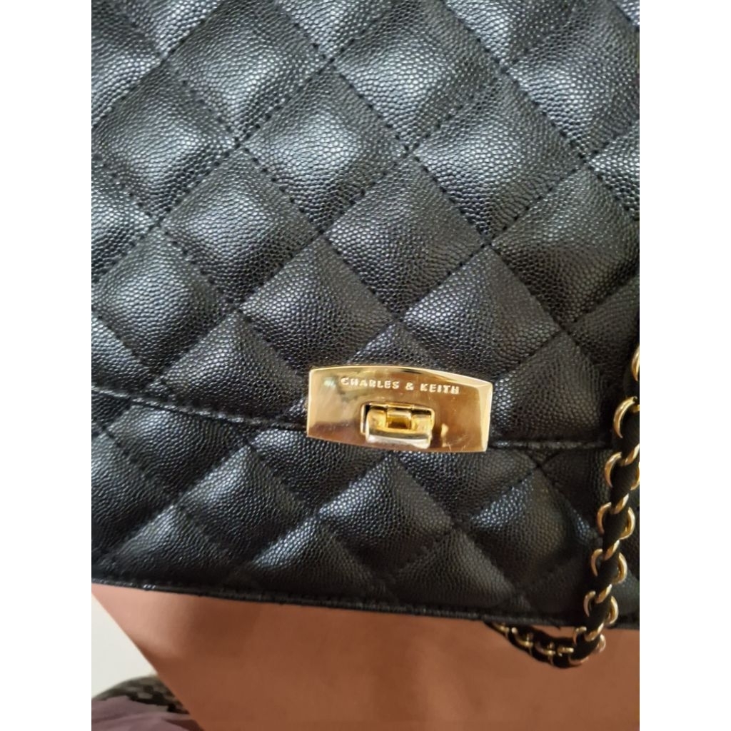 PRELOVED TAS CHARLES & KEITH