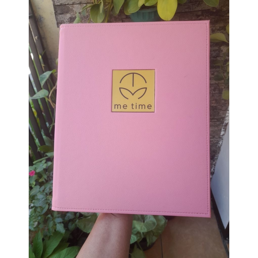 

Cover buku menu resto caffe hotel spa dll. ukuran a4 model graffo(dilaser)