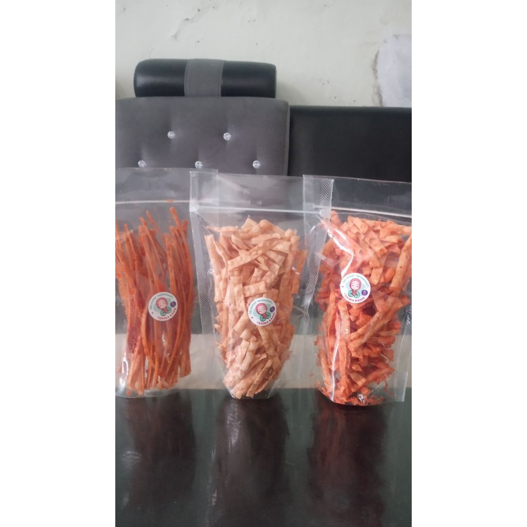 

cemilan/snack pangsit goreng/mie lidi/makroni