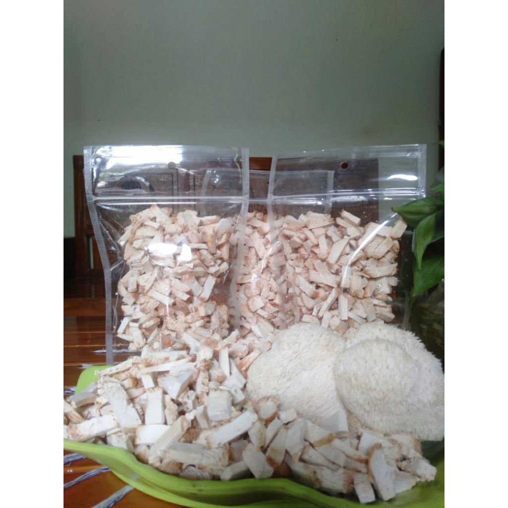 

Lion's mane mushroom (jamur surai singa) kering irisan kecil