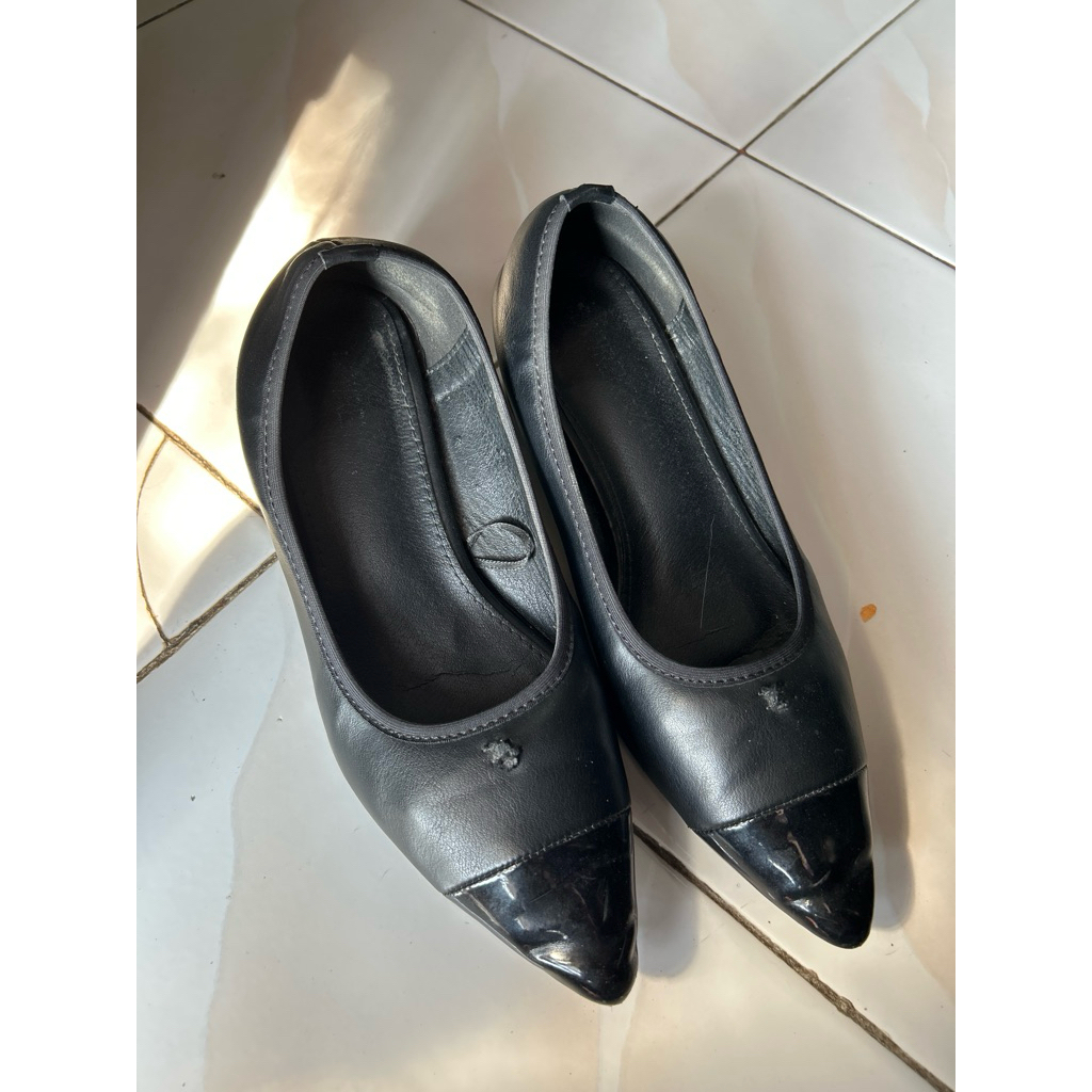 HEELS LAWRENSIA PL