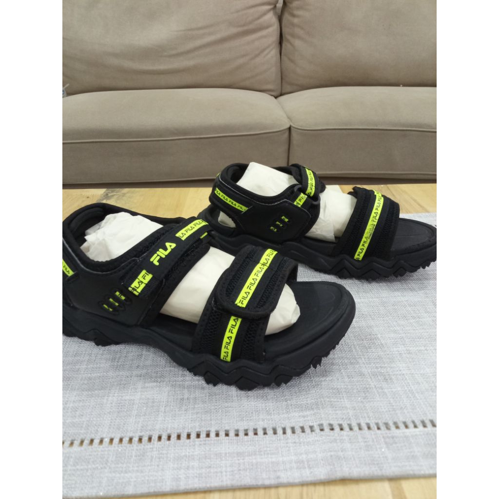 Preloved sendal sepatu Fila size 35, sepatu futsal Nike dan Nike airift size 35