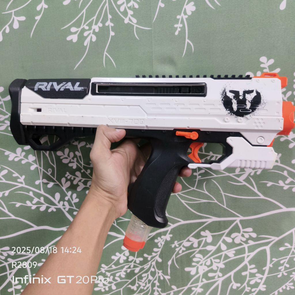 Nerf Rival Phantom Corps Helios XVIII-700