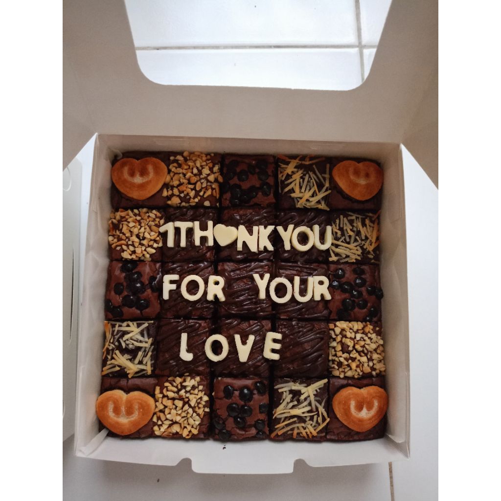 

Brownies Custom Ucapan ukuran 20x20cm || Hampers Box Gift