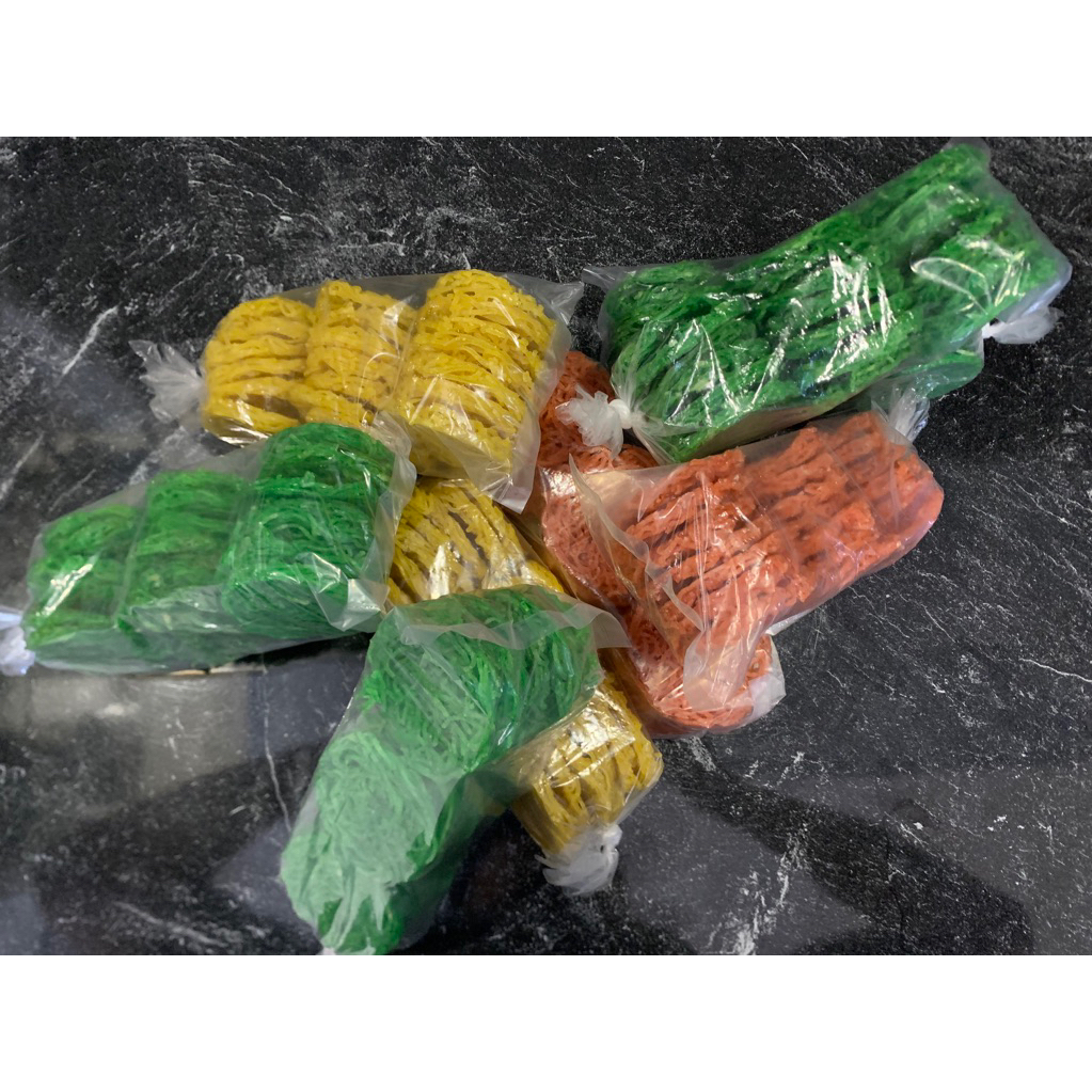 

Renggining Tepung Beras Tersedia 3 Parian Warna /Merah Kuning Hijau /Isi 20pcs/pack 240 gram - Sukabumi