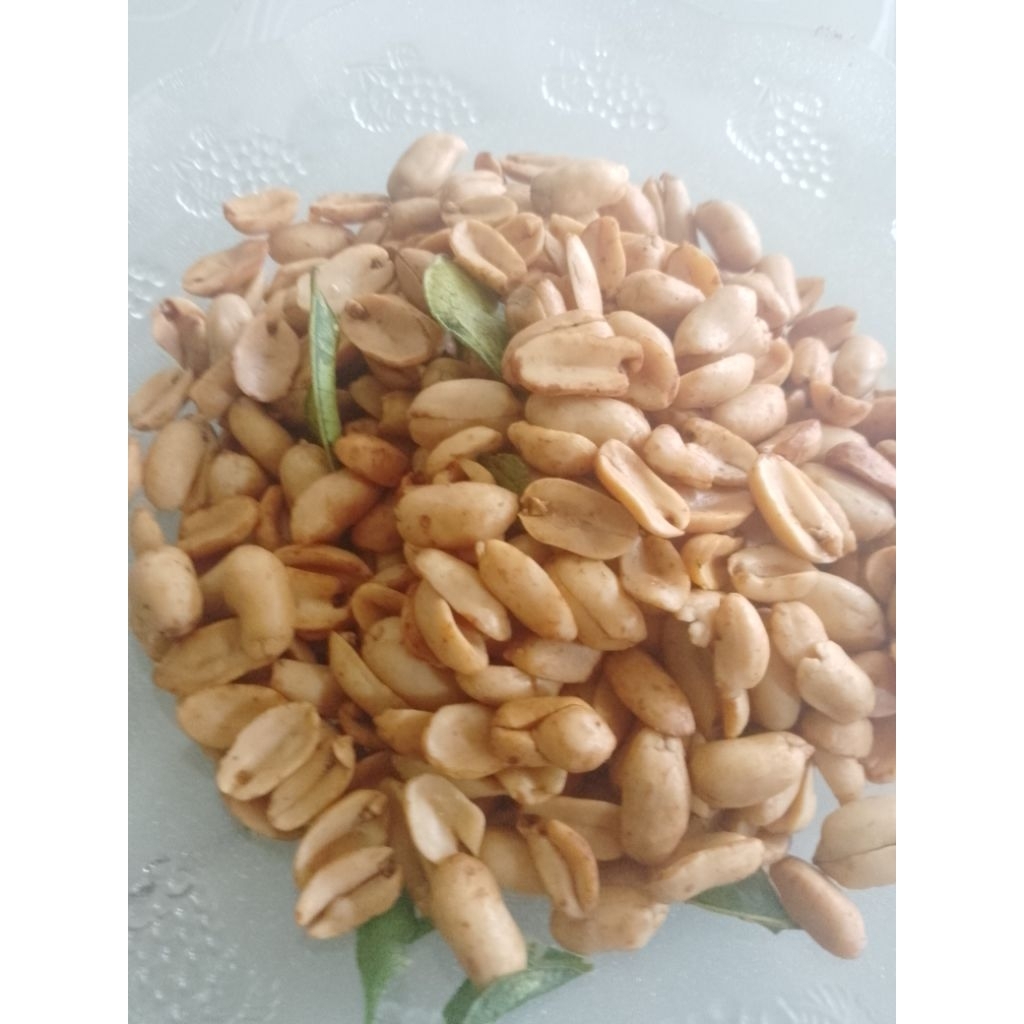 

kacang gawing daun jeruk 1kg