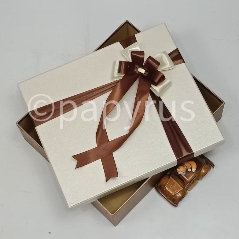 

PAPYRUS Kombinasi 30x35 Tinggi 8cm Kotak Kado Gift Box Hardbox Hampers Hadiah V3