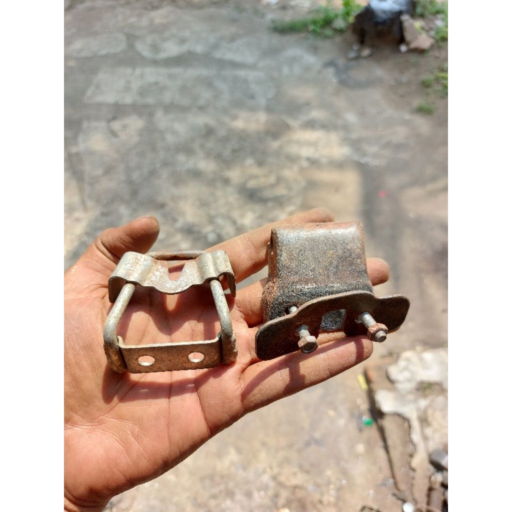 Engsel Jok Set Kancingan Jok FizR Force1 Fiz Original