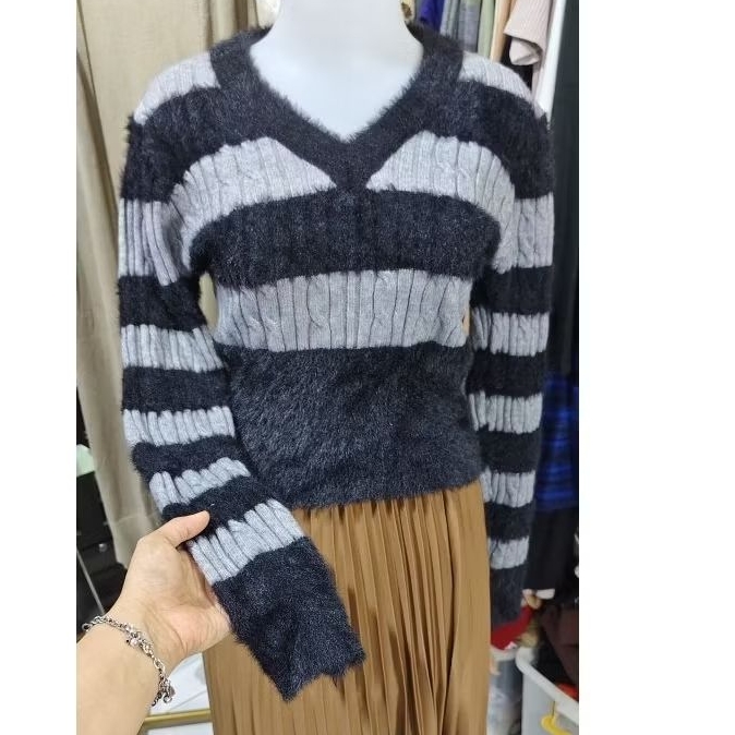 atasan wanita korea model crop bahan rajut velvet super lembut kombinasi bulu bulu lembut halus LD 9