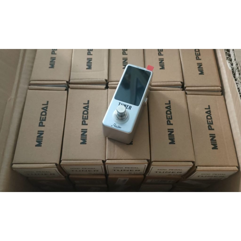 TUNER ROWIN EFEK PEDAL TUNER GITAR TUNER BASS