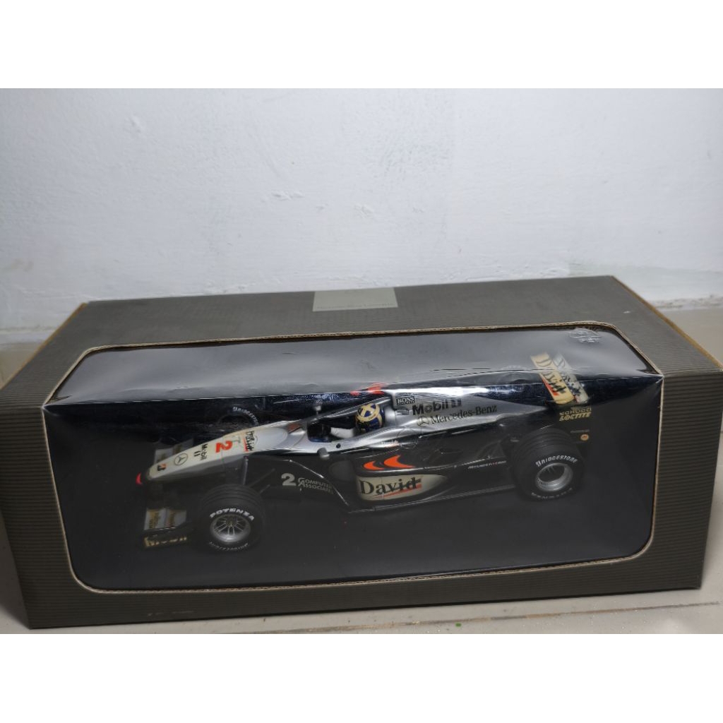 Minichamps Formula 1 Skala 1/18 David  Coulthard Official Mercedes No Hotwheels Ferrari