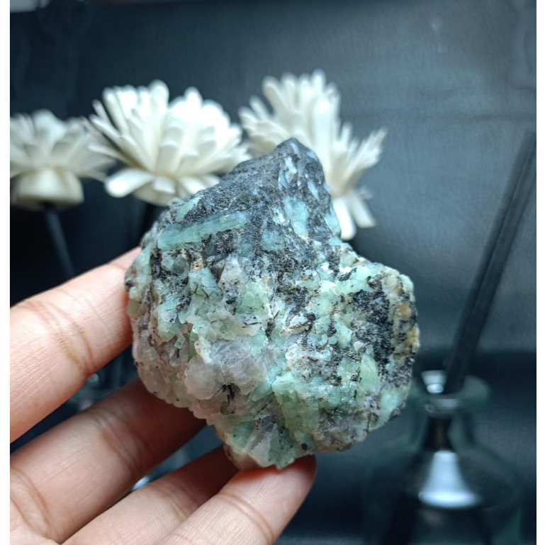 Batu Natural Emerald Rough (1)