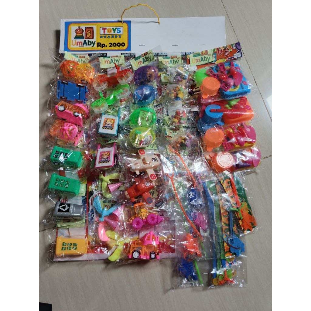 

mainan dan permen renceng