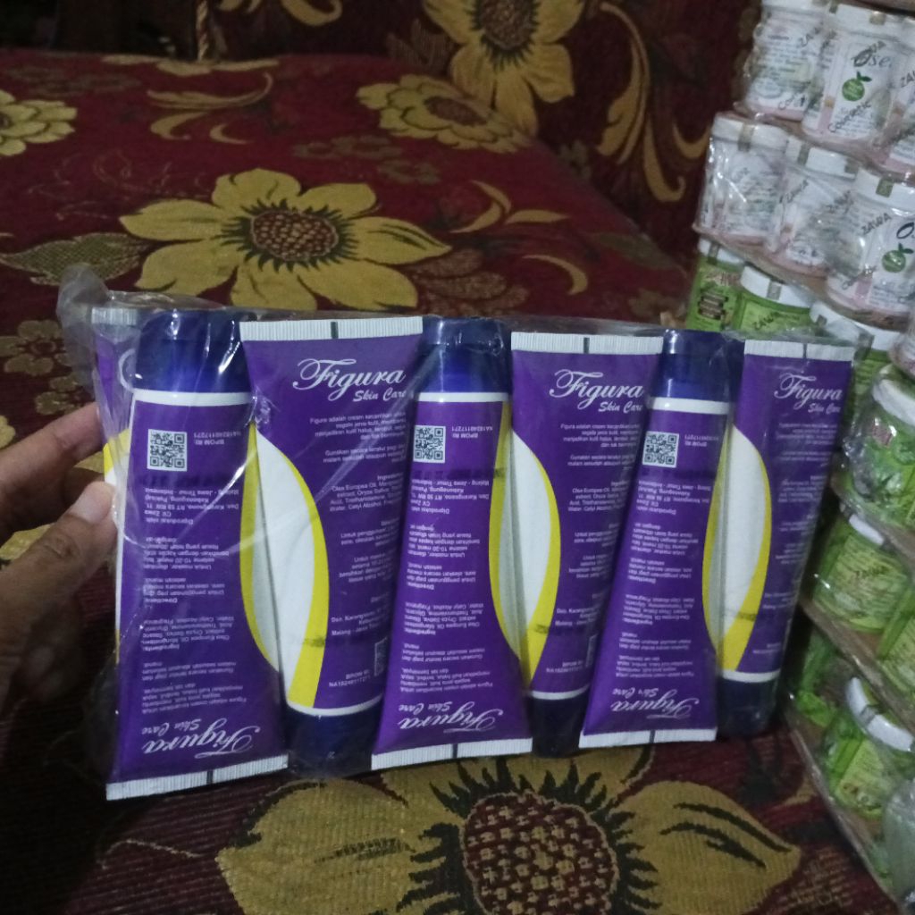 12 pcs Cream Figura skincare Kemasan Tube gratis tas amplop cantik