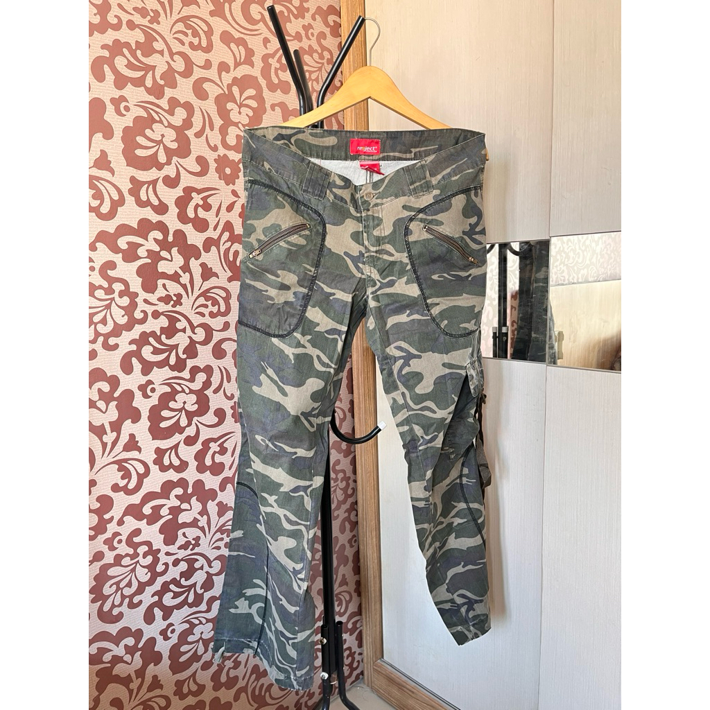 PRELOVED CELANA MOTIF TENTARA