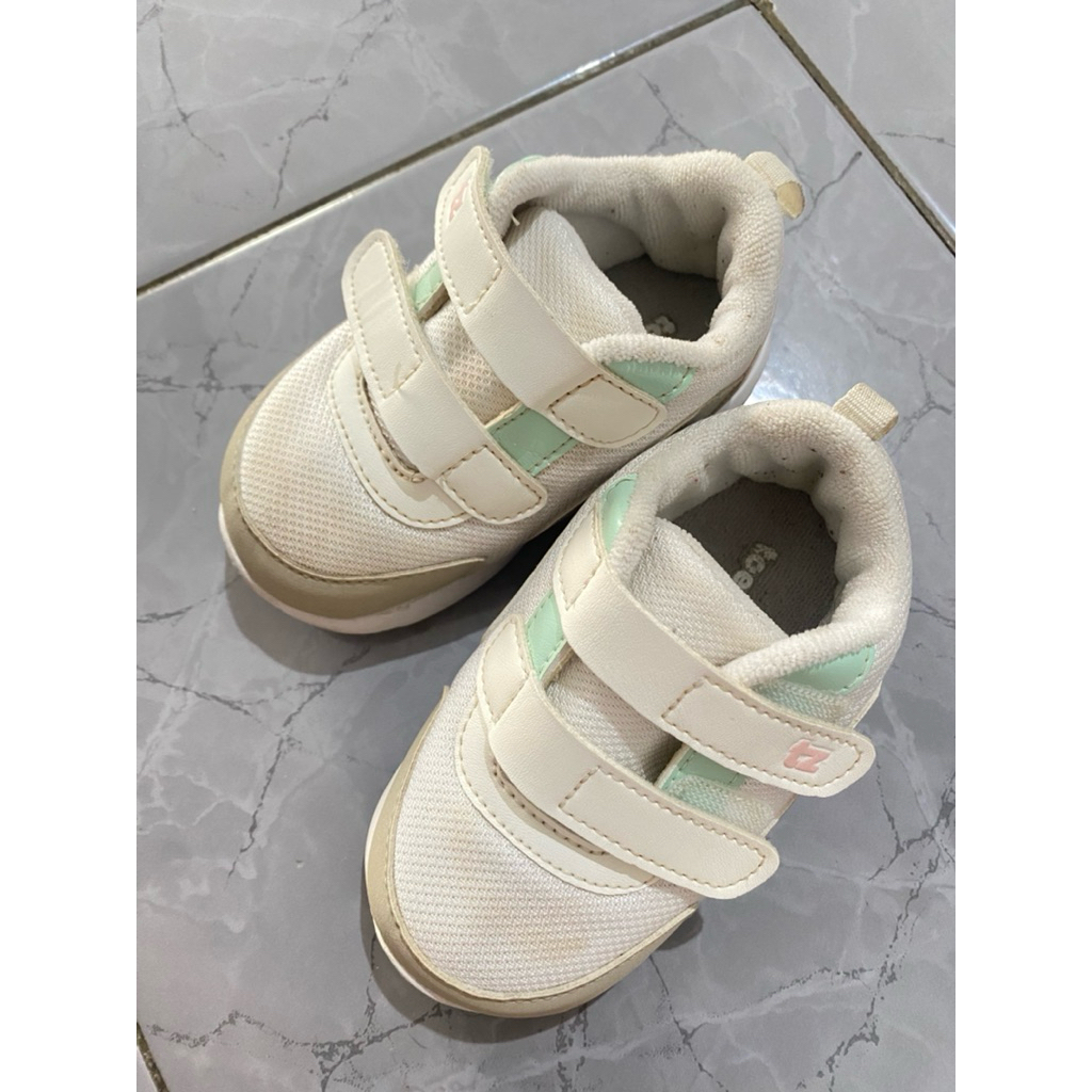 preloved sepatu anak toezone