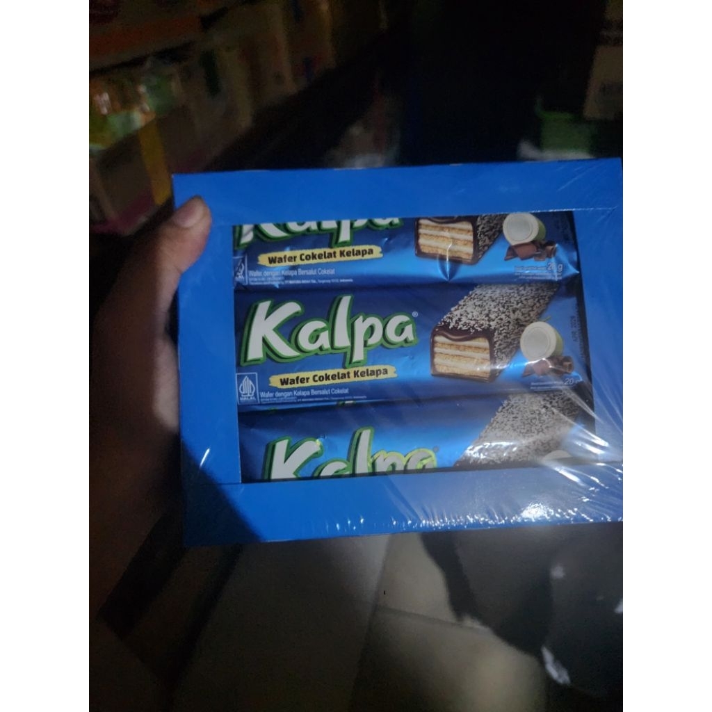 

Kalpa Wafer Cokelat Kelapa 1 Pak / Box (12 pcs x 22 gr)