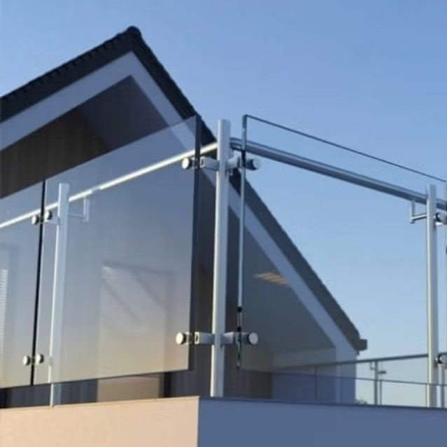 Balkon Kaca Tempered 8mm dan Railing Balkon Besi