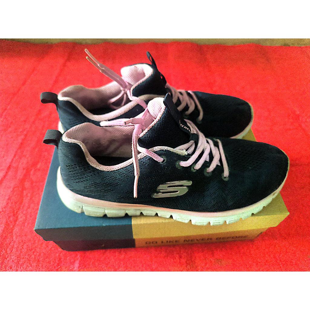 Sepatu Skechers SiSepatu Kulit Asli Size 40