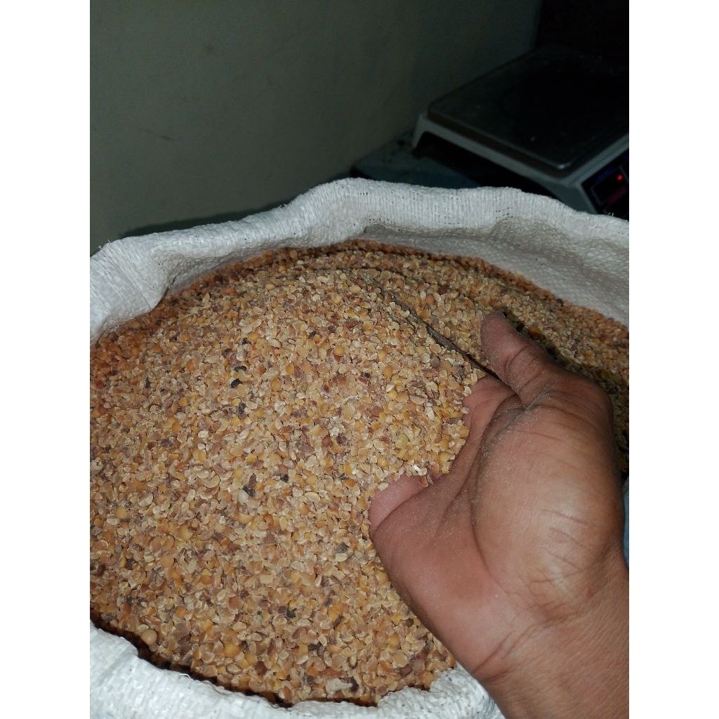 

KEDELAI GILING/KEDELAI PECAH UNTUK PAKAN TERNAK,KEMASAN 1 KG.MURNI,ASLI TANPA CAMPURAN DARI KEDELAI ASLI