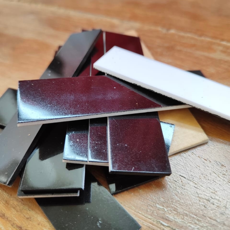 

Bahan Papan Nama Dada, Name Tag Akrilik Putih cat Hitam