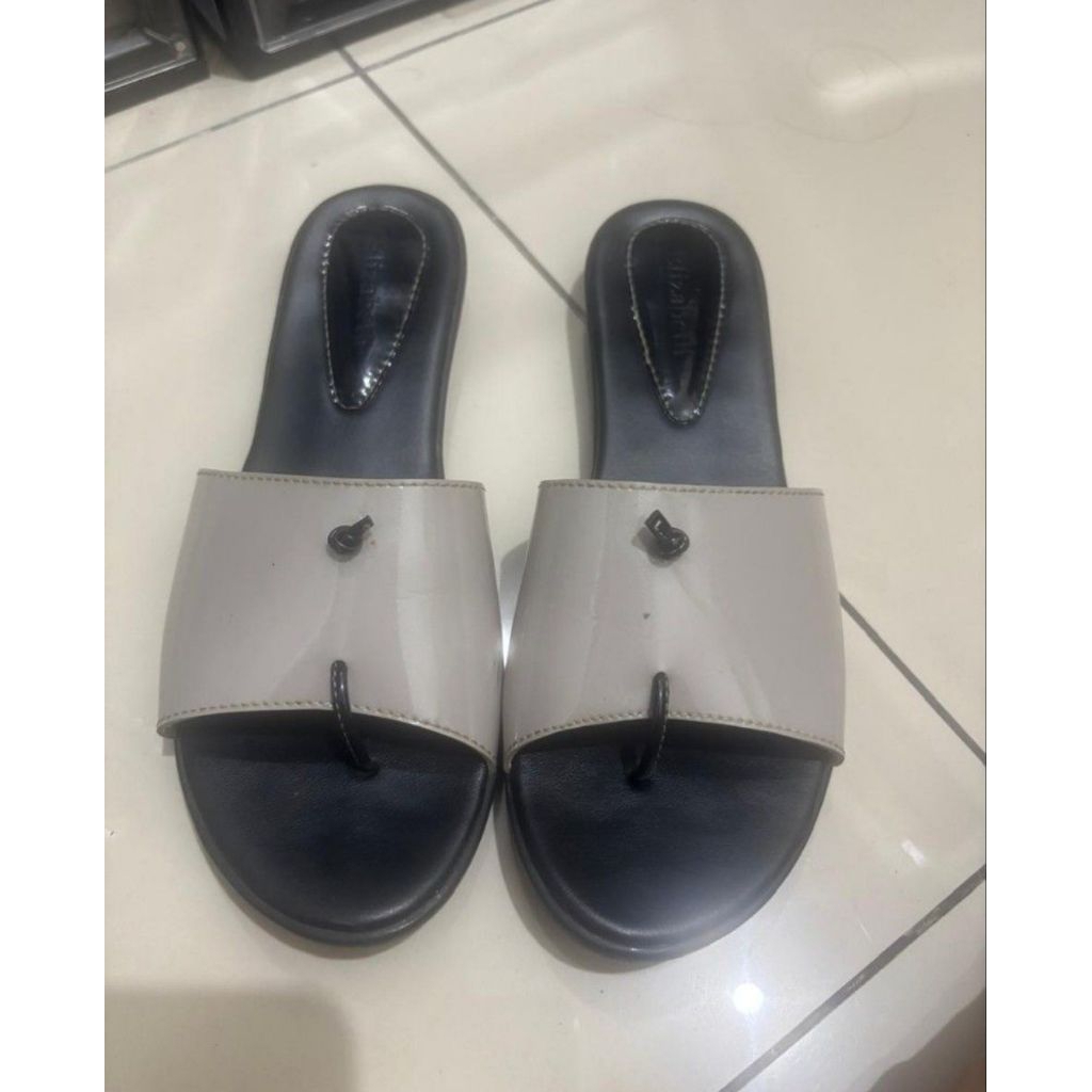 Elizabeth Flat Sandal Size 39