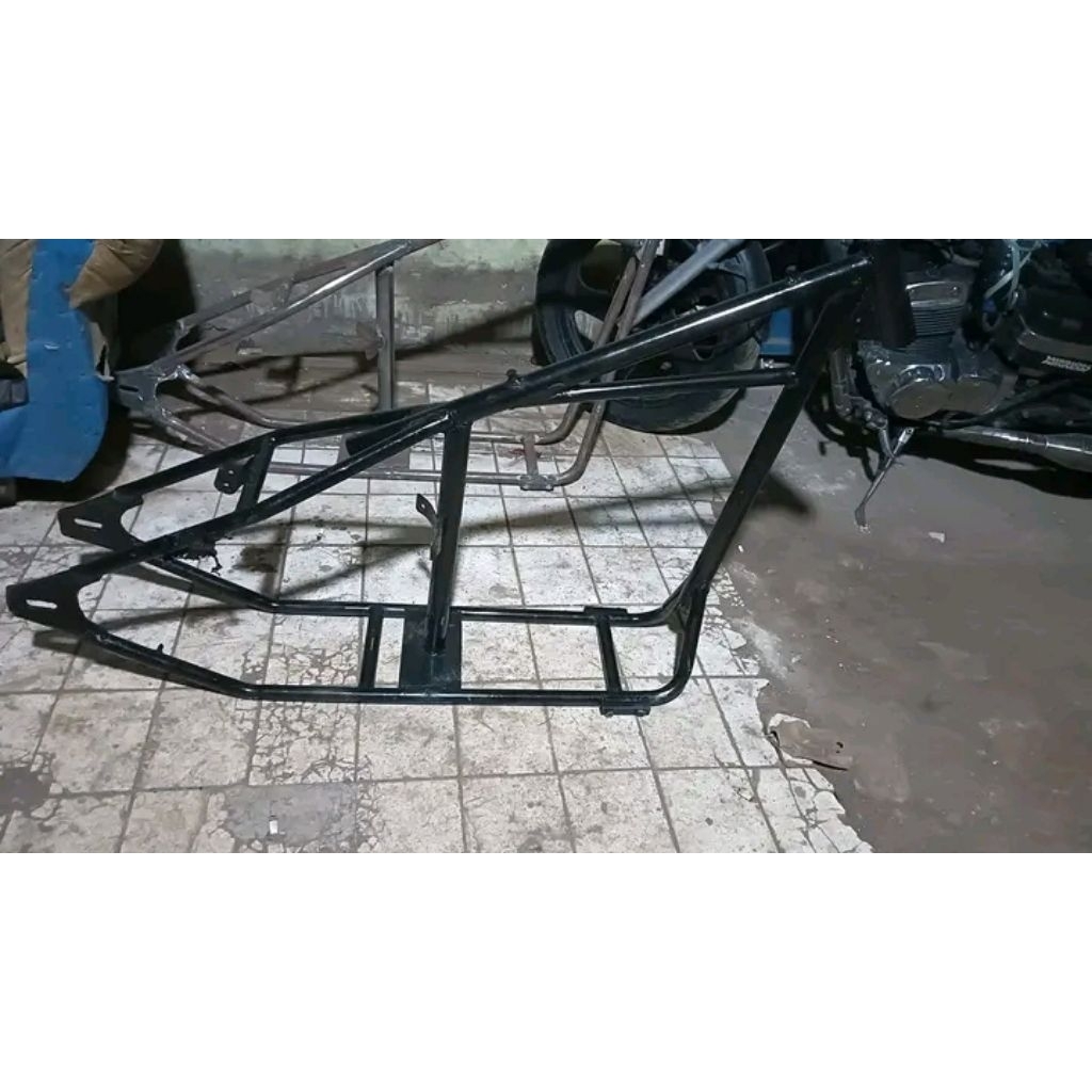rangka chopper buat mesin apa aja bisa GL Tiger Scorpio dan mesin bebek Tinggal bikin mounting bahan