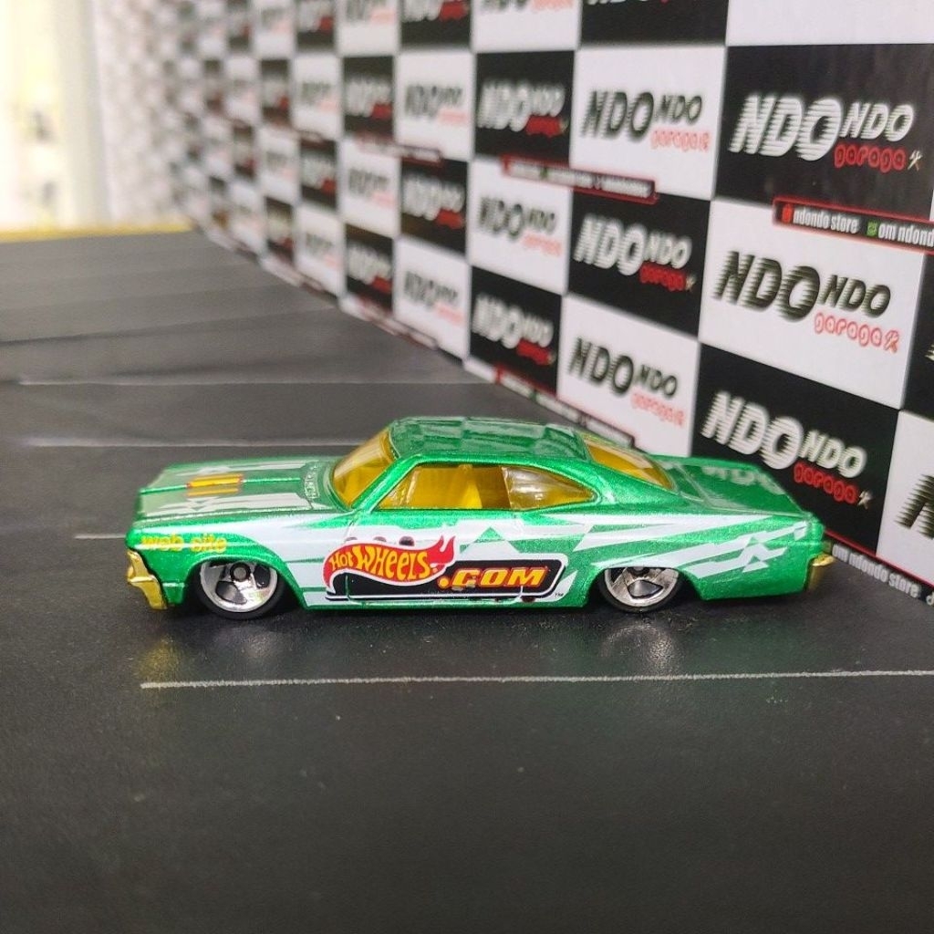 Hot Wheels '65 Impala Lowrider Green 2nd Loose Giftpack 2000