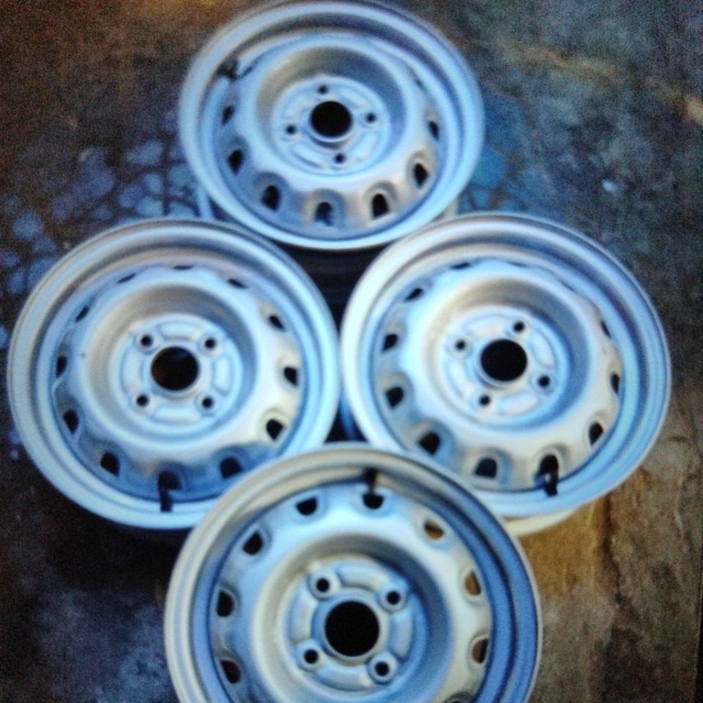 Velg Kaleng Ring 13