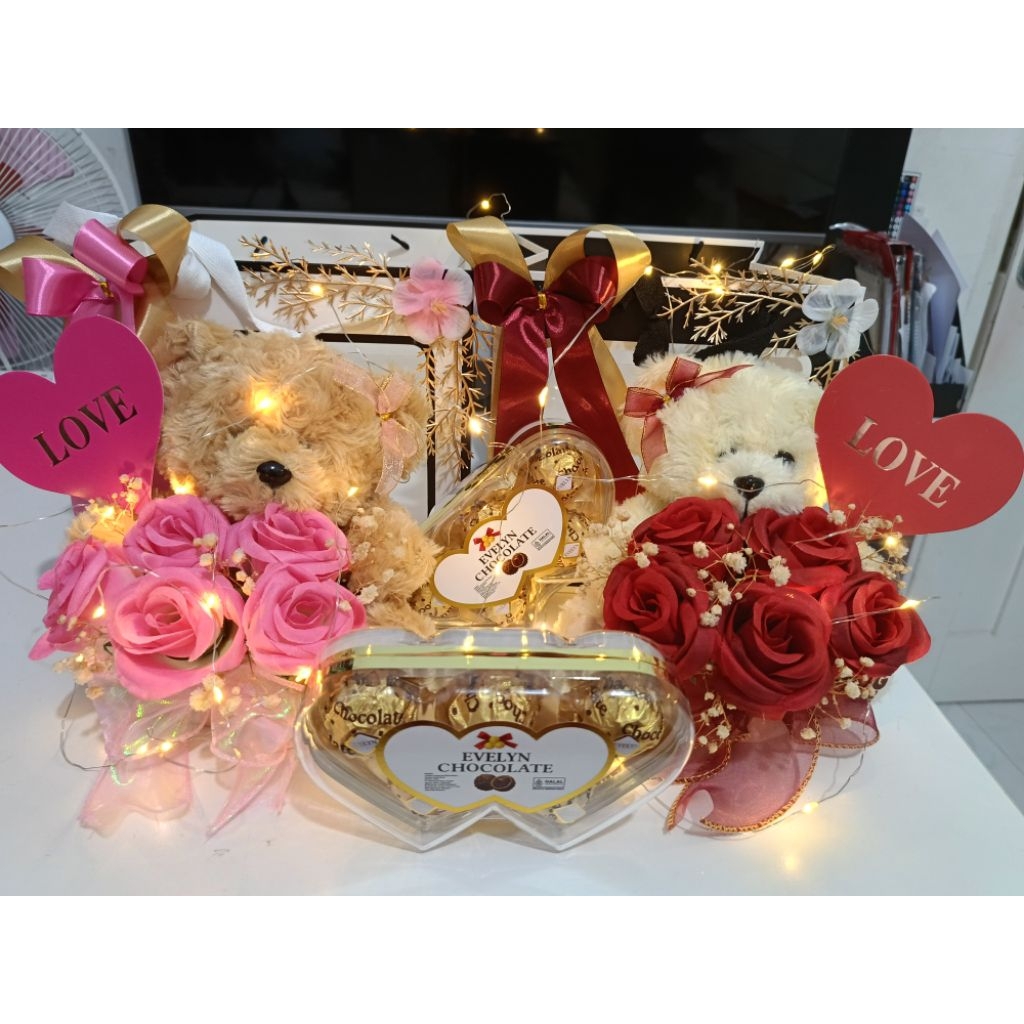 

KADO ULTAH / KADO VALENTINE / KADO GURU / KADO WISUDA / KADO ANNIVERSARY / GIFT / HAMPERS / BUKET / COKLAT / BONEKA