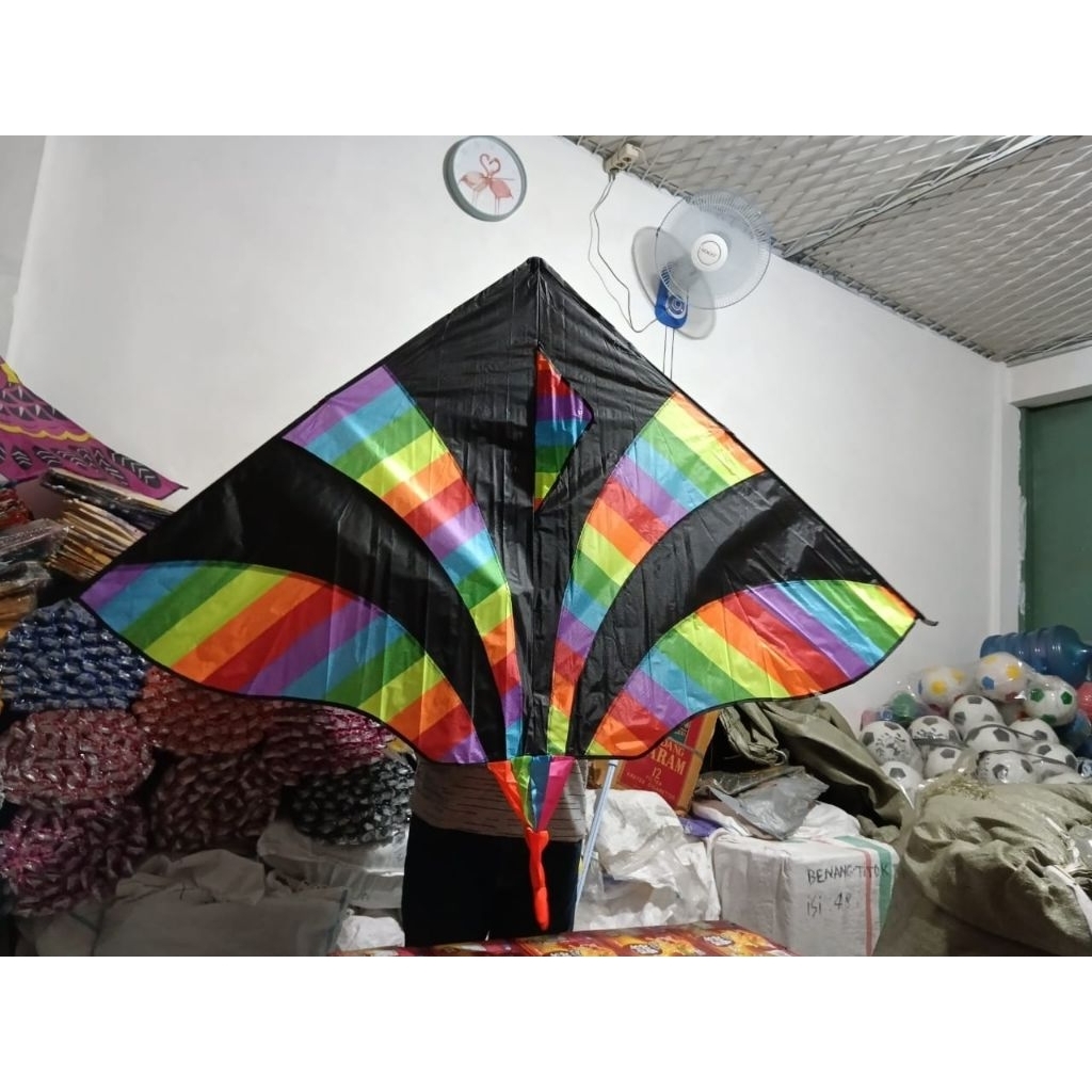 layangan pelangi ukuran besar ekor panjang/layangan parasut bisa di lipat