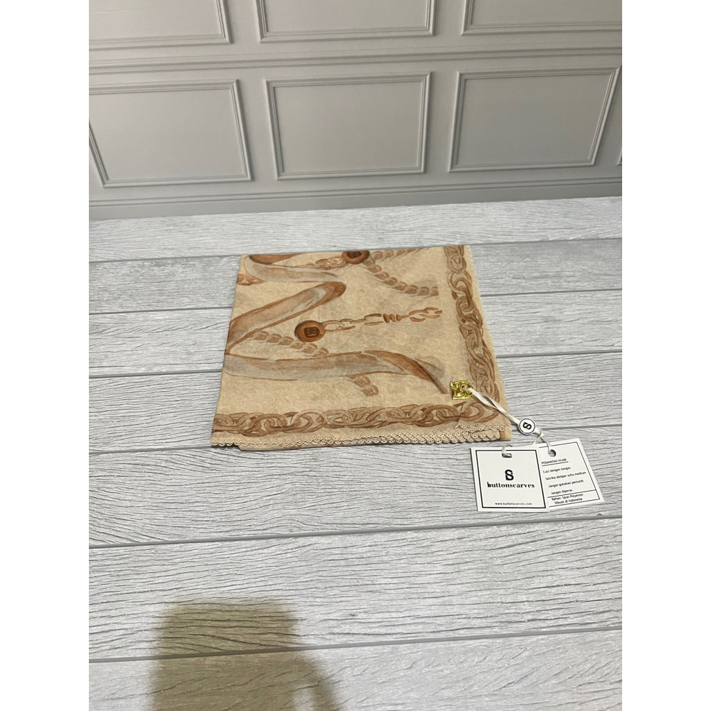 Chain series 1 buttonscarves corn