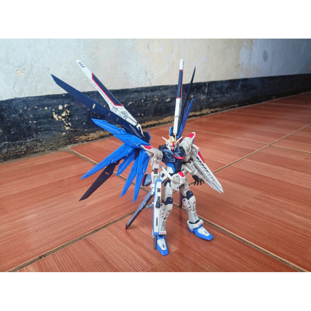 rg wing dan rg freedom bandai dan standbase mg pesanan bro muhamad deri