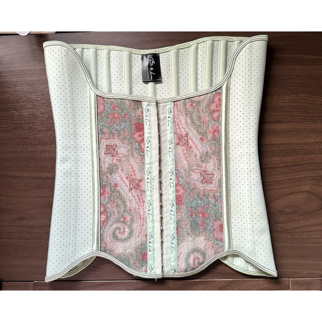 PRELOVED Korset Cikor Latex Batik