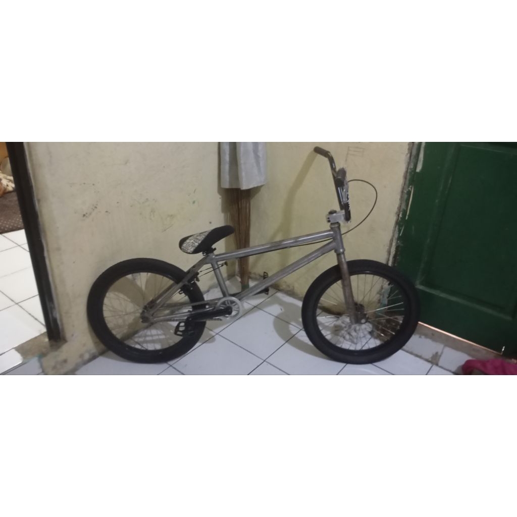 sepedah bmx mongoose
