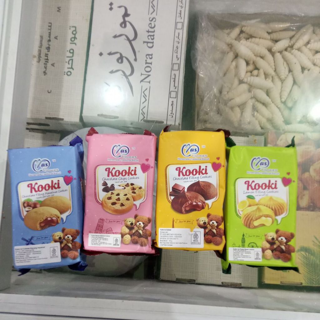 

COOKIES HOMEMADE TRADITIONAL BISCUIT KOOKI VARIAN COKELAT KACANG HAZELNUT, KUKIS DENGAN BUTIRAN COKELAT , KUKIS ISI COKLAT , KUKIS ISI PASTA RASA LEMON BERAT BERSIH 100GR