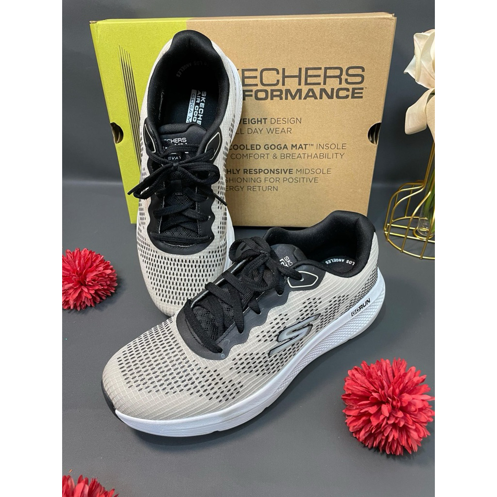 Preloved Skechers Go Run Elevate 2.0 Running Shoes/Sepatu Lari for Men/Pria in Tan Not Black/Hitam M