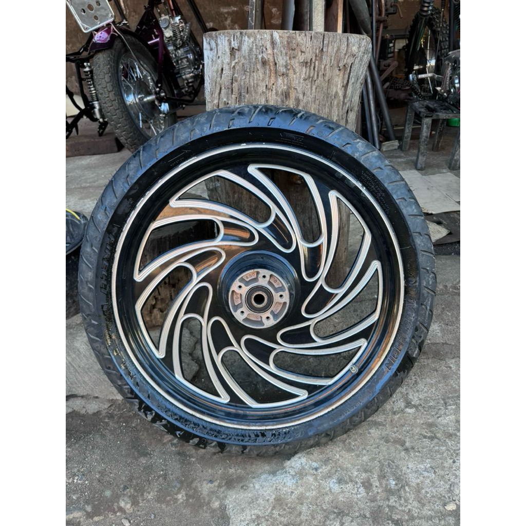 velg harley ring 21 set ban baru masih sangat tebal