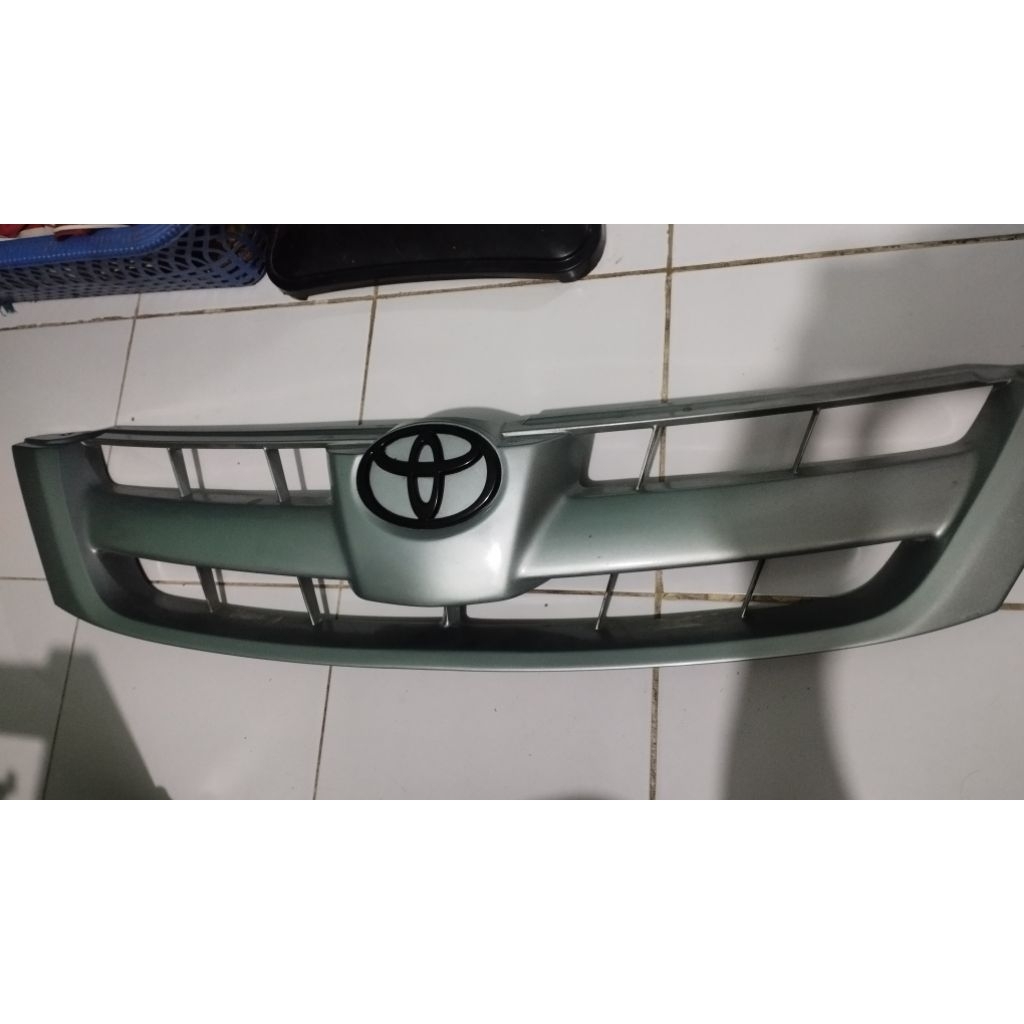grill innova ori 2004-2008