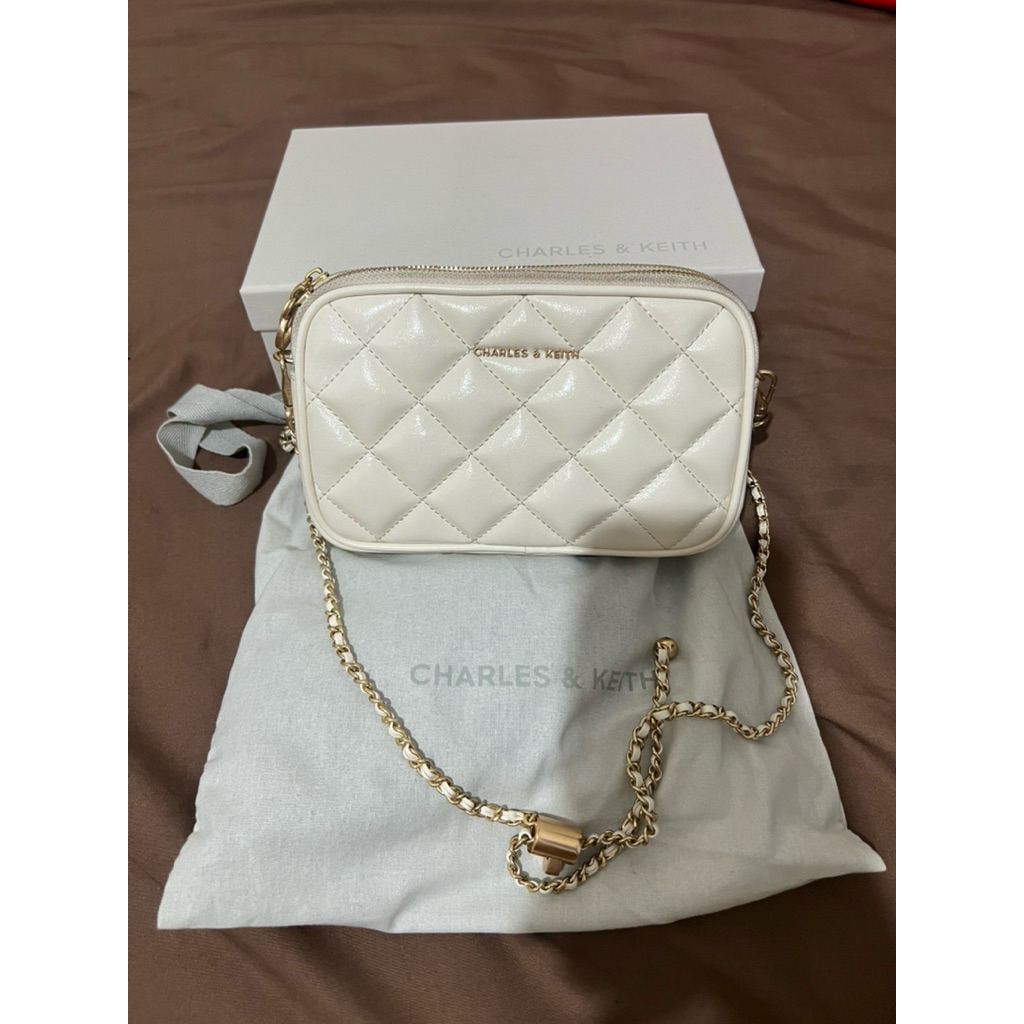 Preloved Tas Sling bag chain Charles and Keith Original