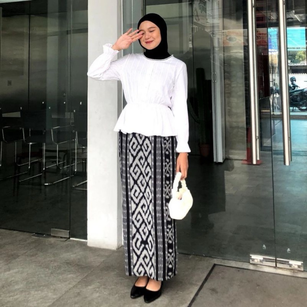 Rok span panjang kekinan motif toraja tenun etnik modern