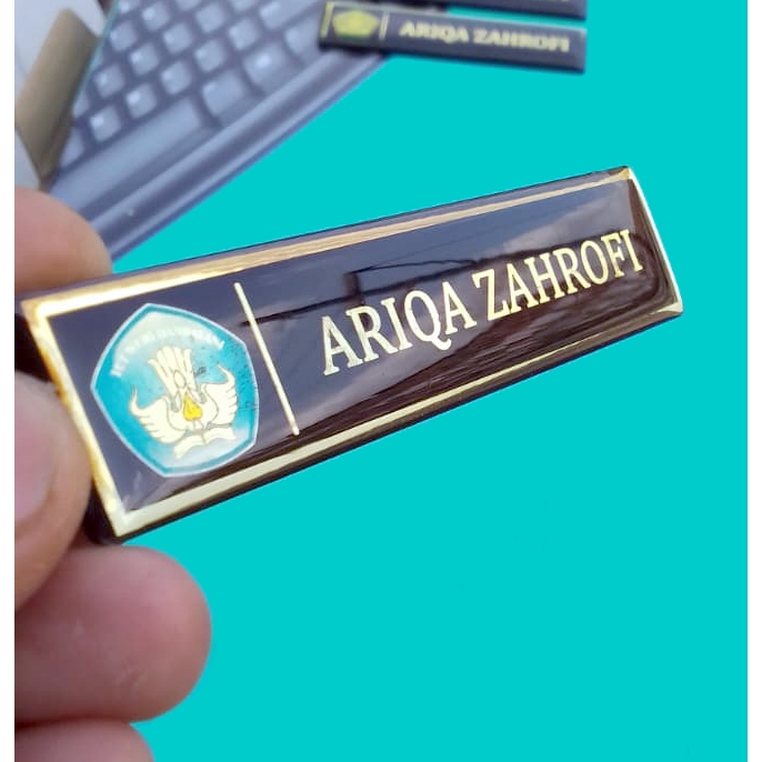 

Papan Nama Dada NameTag Costum Berlogo Akrilik Resin